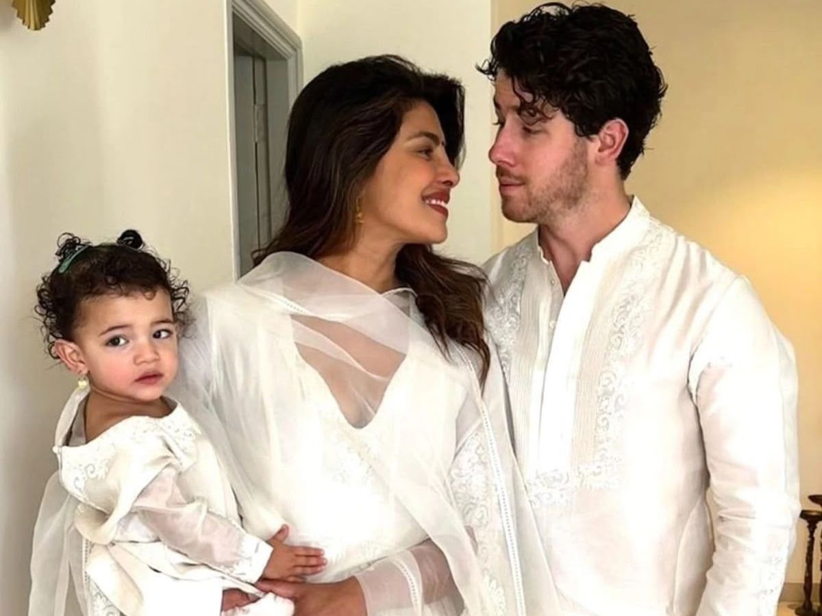 bollywood-celebrities-who-are-surrogate-parents-including-karan-johar Bollywood Celebrities Who Are Surrogate Parents Including Karan Johar - Photo Gallery