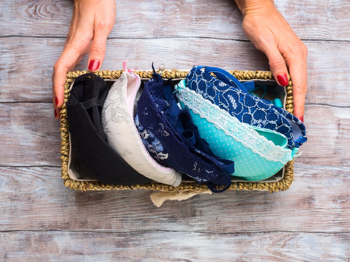 7 Monsoon Hygiene Essentials Every Office-Going Woman Must Carry - Photo Gallery