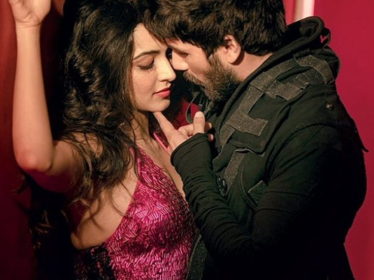 hot-moves-big-breaks-bollywood-stars-who-began-with-item-song-before-they-got-famous Hot Moves, Big Breaks: Bollywood Stars Who Began With Item Song Before They Got Famous - Photo Gallery