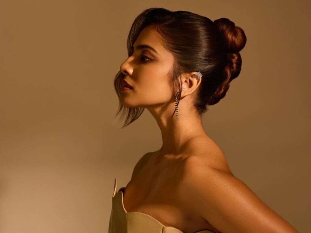 from-aishwarya-rai-to-malavika-mohanan-indian-stars-who-worked-with-international-directors From Aishwarya Rai to Malavika Mohanan: Indian Stars Who Worked with International Directors - Photo Gallery