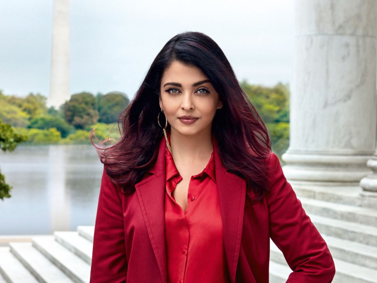 from-aishwarya-rai-to-malavika-mohanan-indian-stars-who-worked-with-international-directors From Aishwarya Rai to Malavika Mohanan: Indian Stars Who Worked with International Directors - Photo Gallery