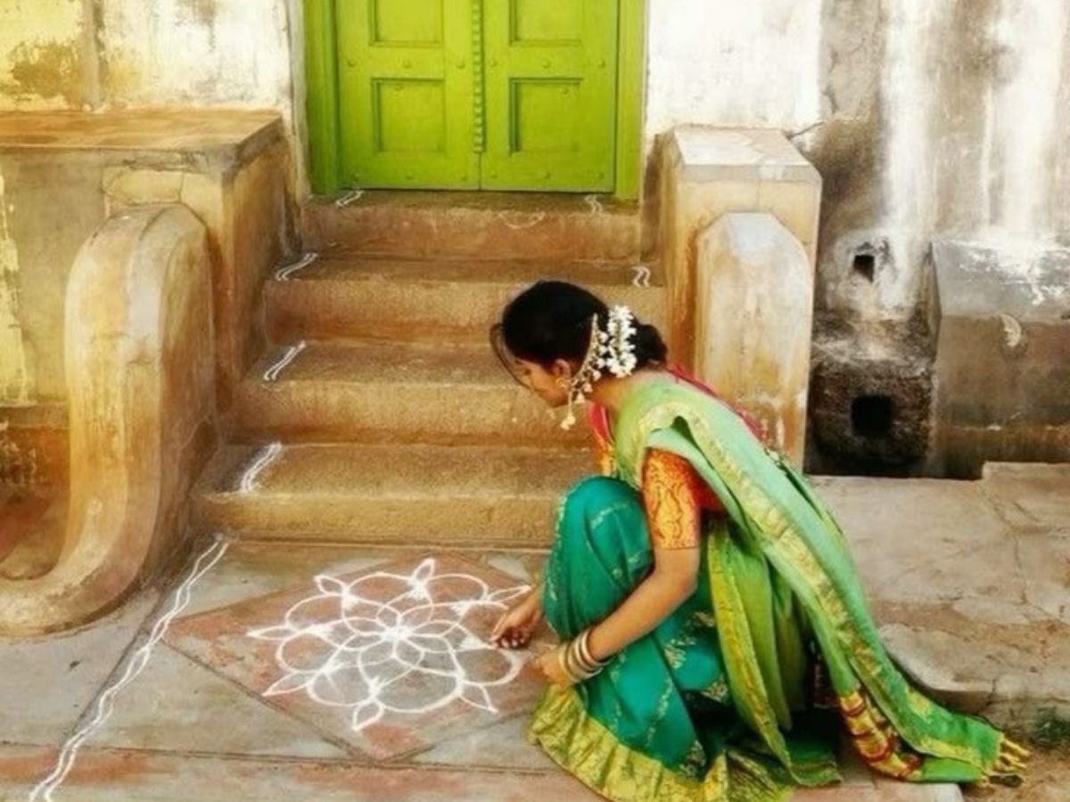 sawan-somwar-2025-important-mondays-fasting-colors-prashad-ideas-mehndi-designs-for-devotees Sawan Somwar 2025: Important Mondays, Fasting, Colors, Prashad Ideas & Mehndi Designs for Devotees - Photo Gallery