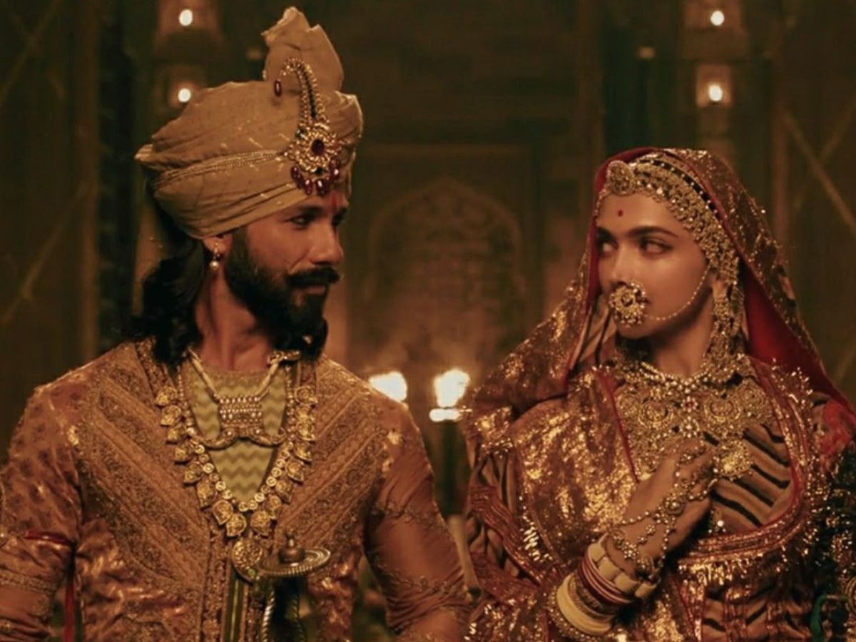 gangubai-kathiawadi-is-this-the-greatest-visual-storyteller-in-indian-film-history-you-decided Gangubai Kathiawadi: Is This The Greatest Visual Storyteller In Indian Film History? You Decided - Photo Gallery