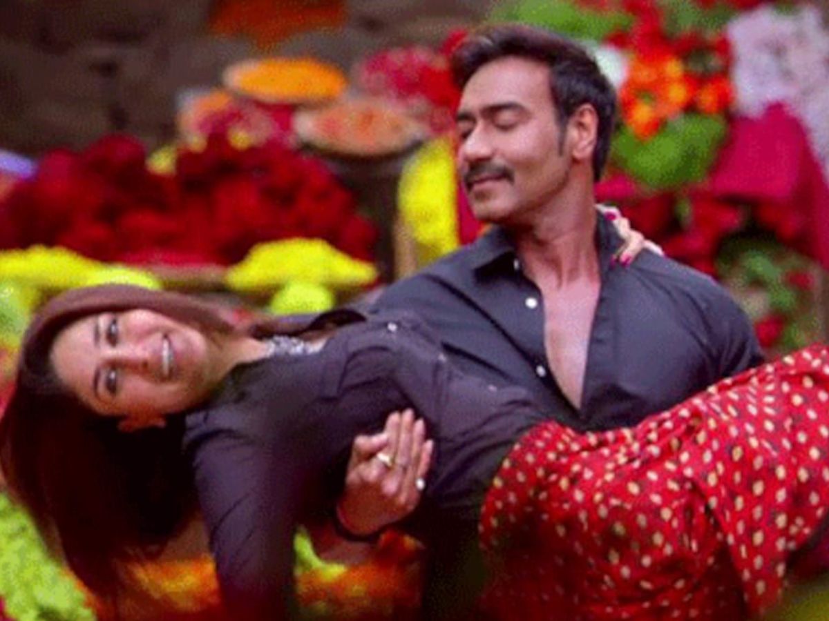 ajay-devgan-son-of-sardaar-2-dance-steps-made-it-to-the-meme-world-tap-to-see-more-of-his-awkward-dances Ajay Devgan Son of Sardaar 2 Dance Steps Made It To The Meme World; Tap To See More Of His Awkward Dances - Photo Gallery