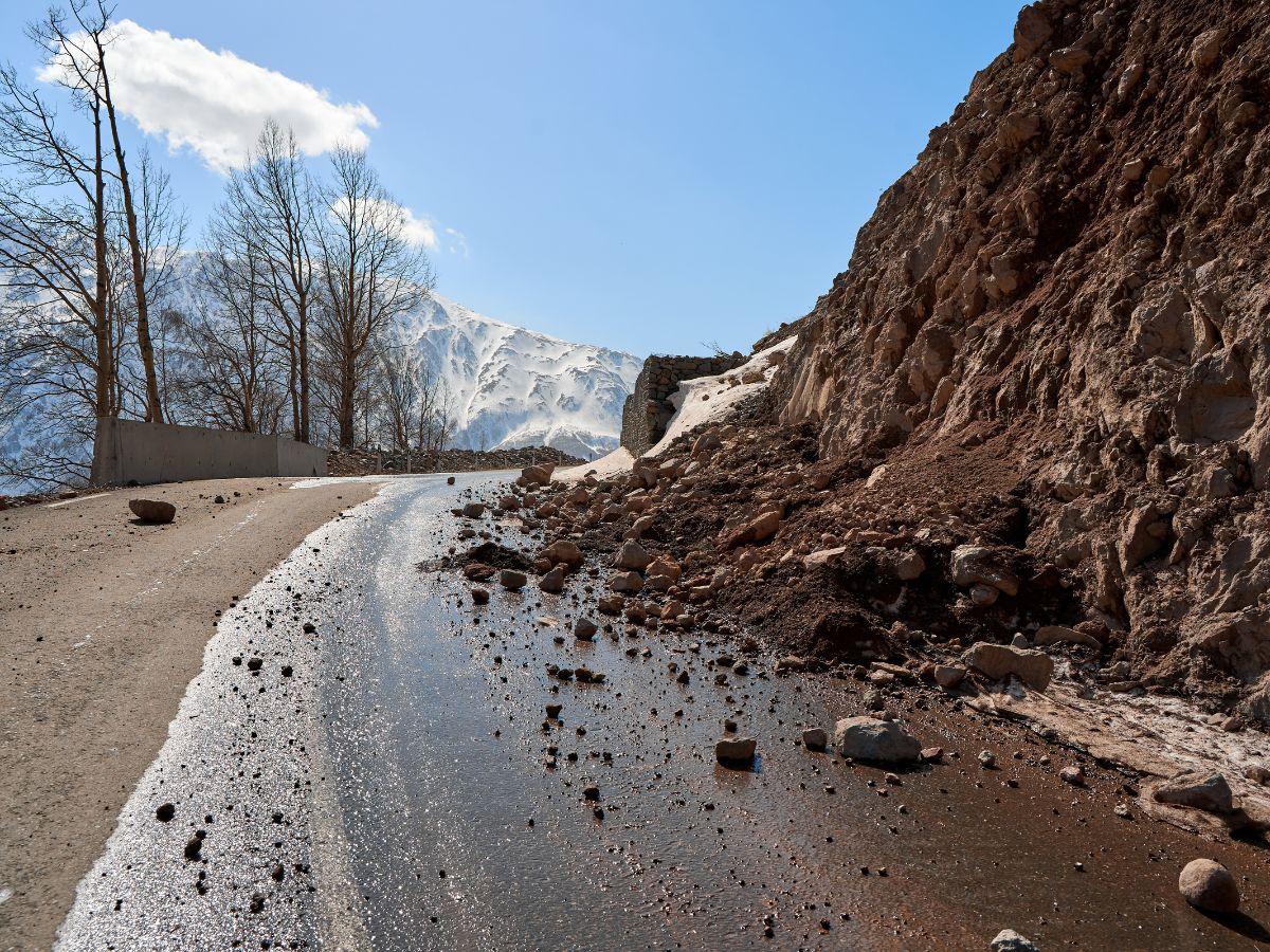 5-reasons-to-avoid-mountain-trips-during-the-monsoon-season 5 Reasons To Avoid Mountain Trips During the Monsoon Season - Photo Gallery