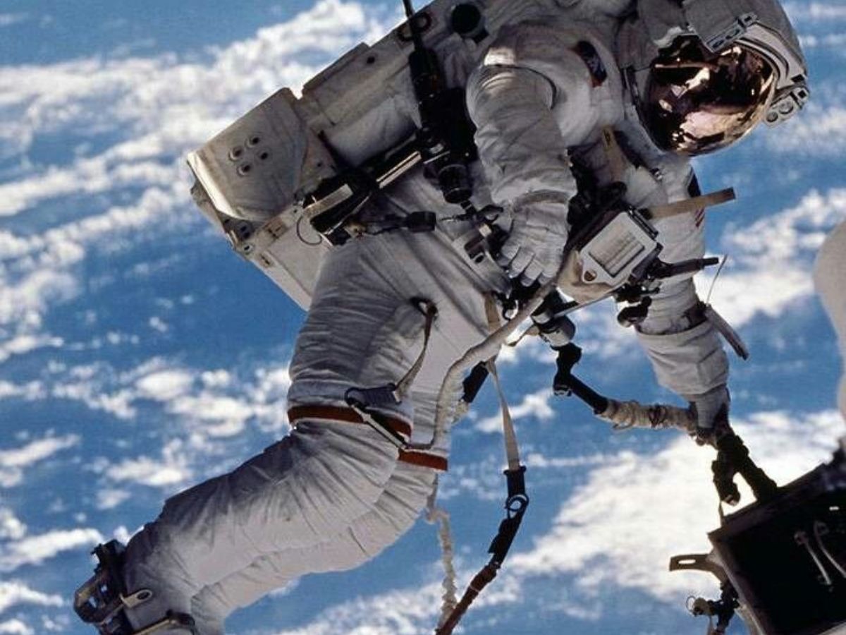 astronauts-drink-their-own-urine-in-space-tap-to-know-more Astronauts Drink Their Own Urine In Space? Tap To Know More - Photo Gallery