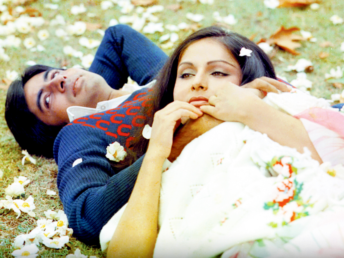 7-blockbusters-that-celebrate-neetu-singh-rishi-kapoor-bollywoods-iconic-romantic-duo 7 Blockbusters That Celebrate Neetu Singh & Rishi Kapoor: Bollywood’s Iconic Romantic Duo - Photo Gallery