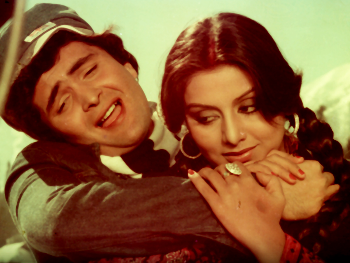 7-blockbusters-that-celebrate-neetu-singh-rishi-kapoor-bollywoods-iconic-romantic-duo 7 Blockbusters That Celebrate Neetu Singh & Rishi Kapoor: Bollywood’s Iconic Romantic Duo - Photo Gallery