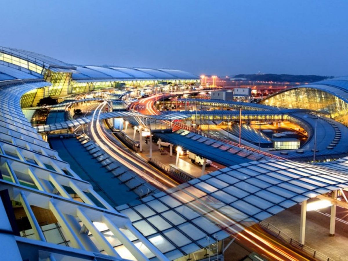 top-7-best-airports-for-dining-in-2025-global-hubs-serving-gourmet-meals-beyond-expectations Top 7 Best Airports for Dining in 2025: Global Hubs Serving Gourmet Meals Beyond Expectations - Photo Gallery