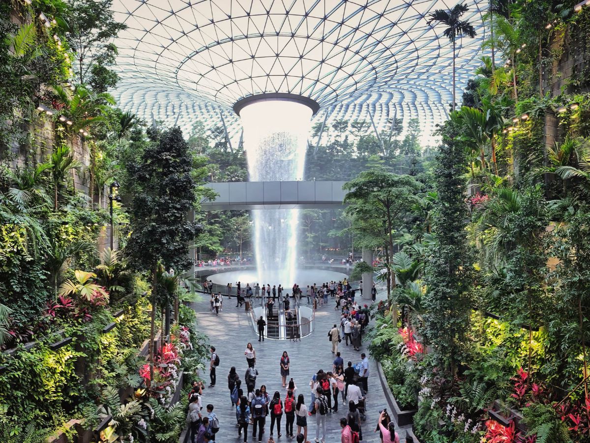 top-7-best-airports-for-dining-in-2025-global-hubs-serving-gourmet-meals-beyond-expectations Top 7 Best Airports for Dining in 2025: Global Hubs Serving Gourmet Meals Beyond Expectations - Photo Gallery