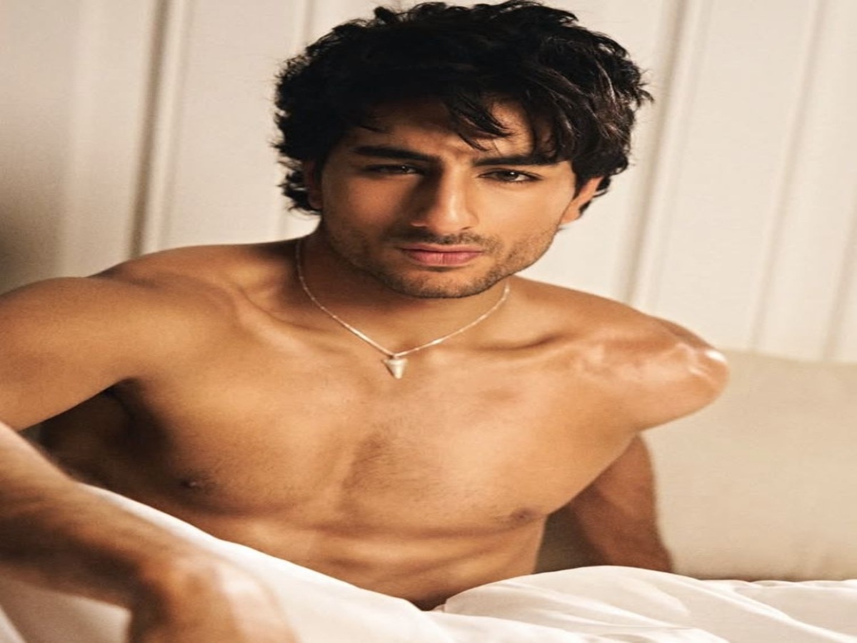 top-6-instances-when-bollywood-stars-shared-sizzling-thirst-traps Top 6 Instances When Bollywood Stars Shared Sizzling Thirst Traps - Photo Gallery