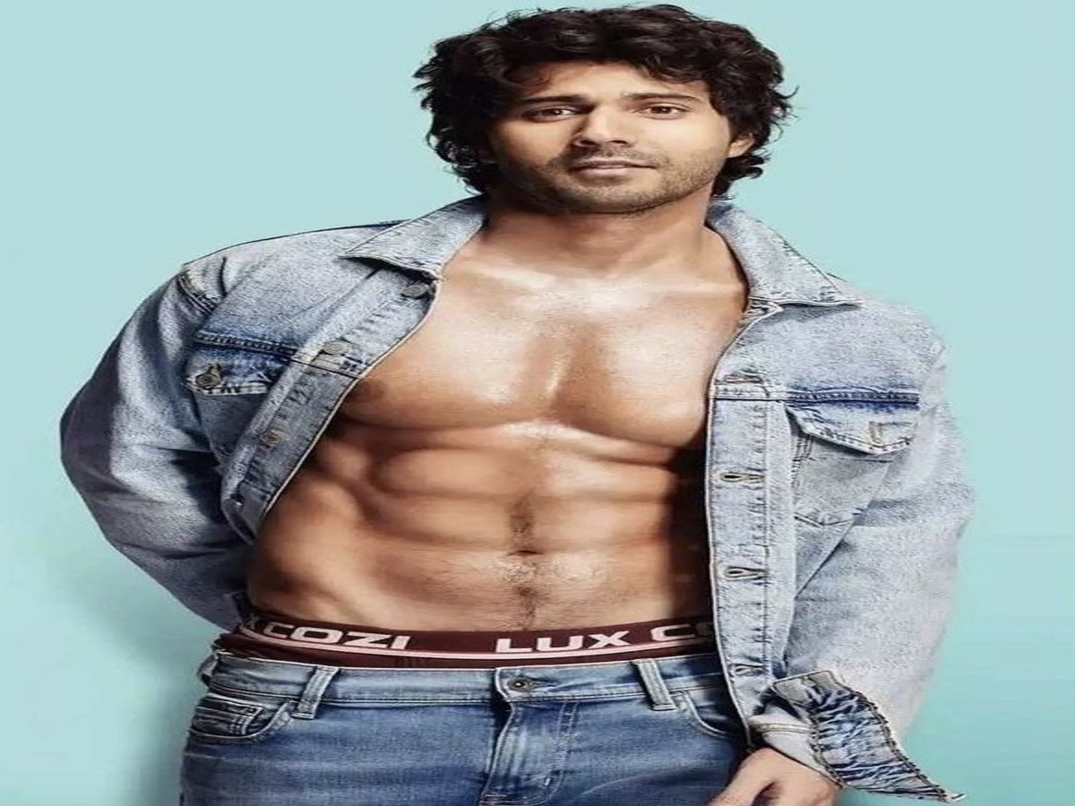 top-6-instances-when-bollywood-stars-shared-sizzling-thirst-traps Top 6 Instances When Bollywood Stars Shared Sizzling Thirst Traps - Photo Gallery