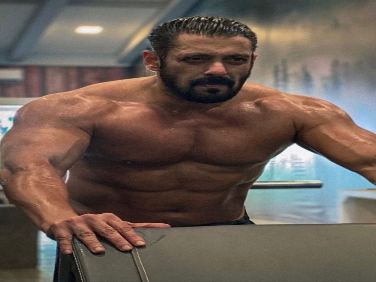 top-6-instances-when-bollywood-stars-shared-sizzling-thirst-traps Top 6 Instances When Bollywood Stars Shared Sizzling Thirst Traps - Photo Gallery