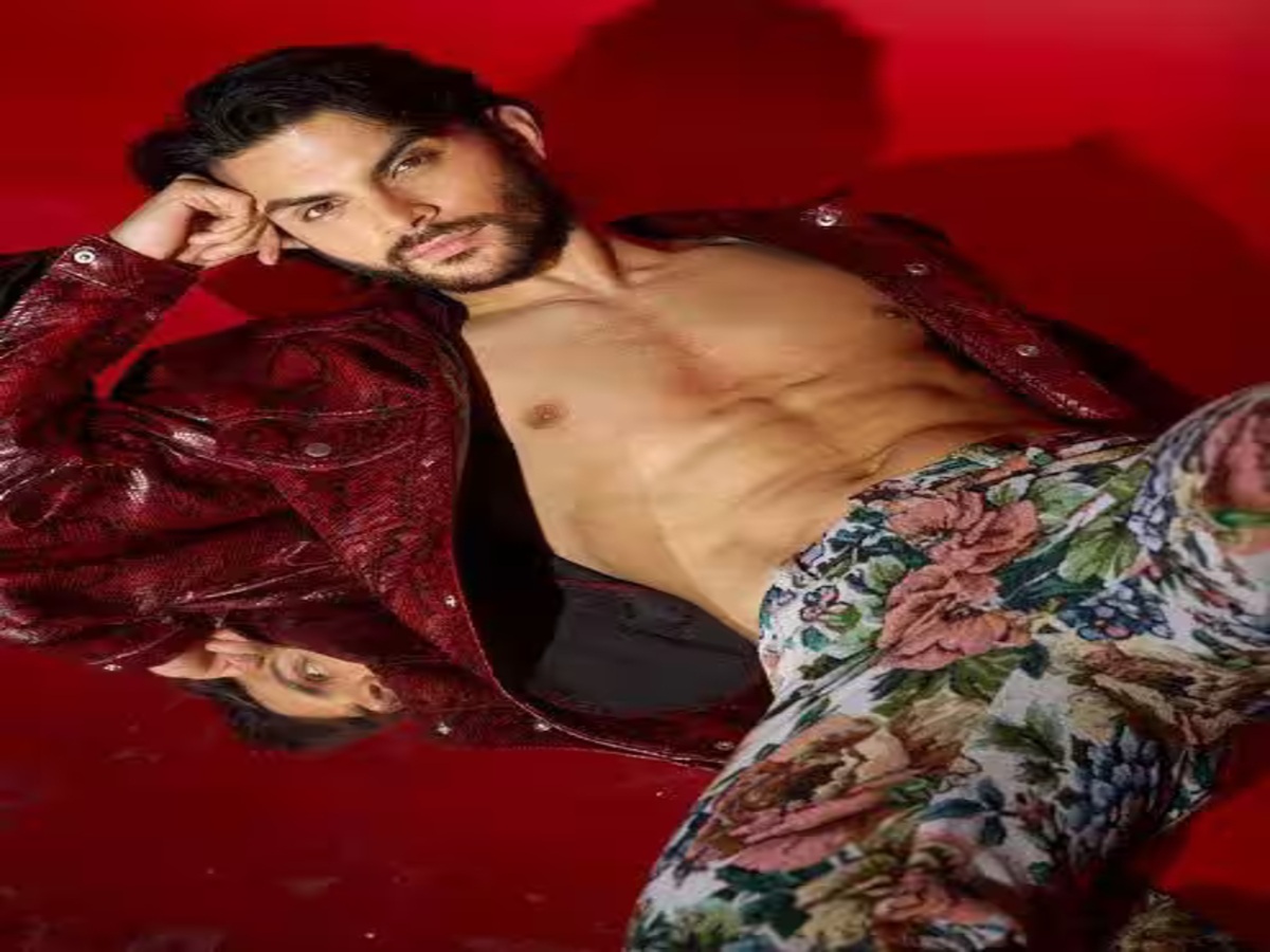 top-6-instances-when-bollywood-stars-shared-sizzling-thirst-traps Top 6 Instances When Bollywood Stars Shared Sizzling Thirst Traps - Photo Gallery