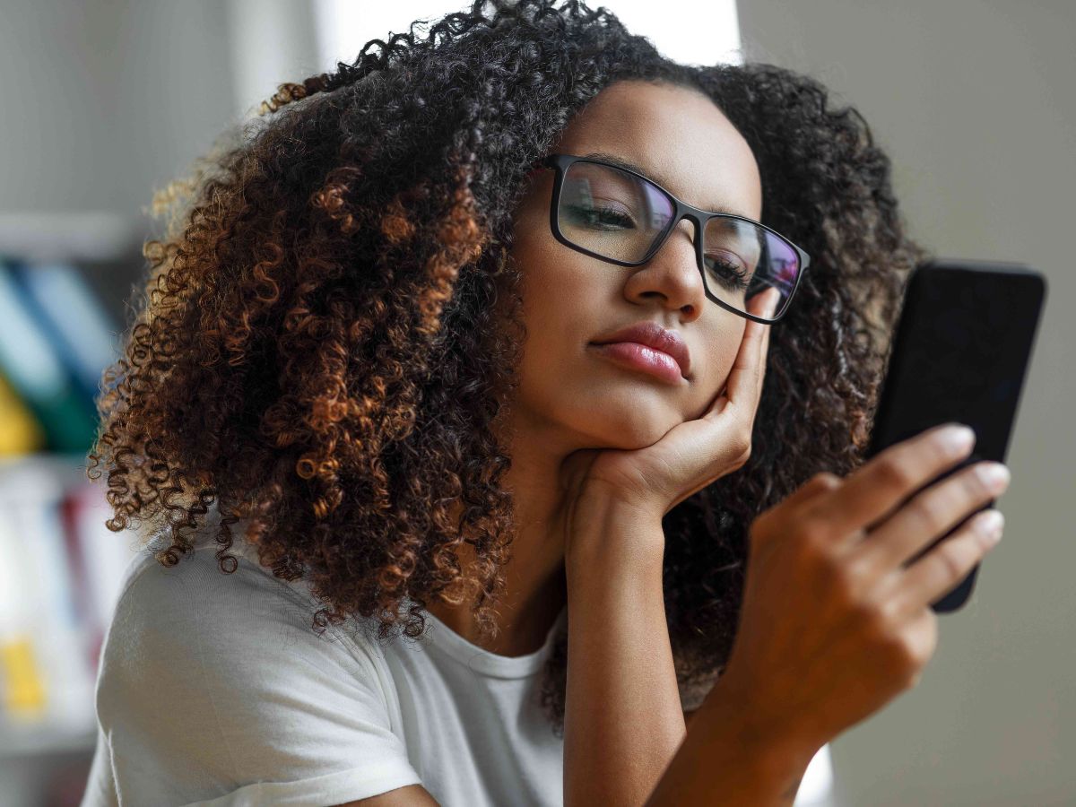 7-subtle-signs-of-emotional-manipulation-theyre-beside-you-yet-make-you-feel-completely-alone 7 Subtle Signs of Emotional Manipulation: They’re Beside You Yet Make You Feel Completely Alone - Photo Gallery