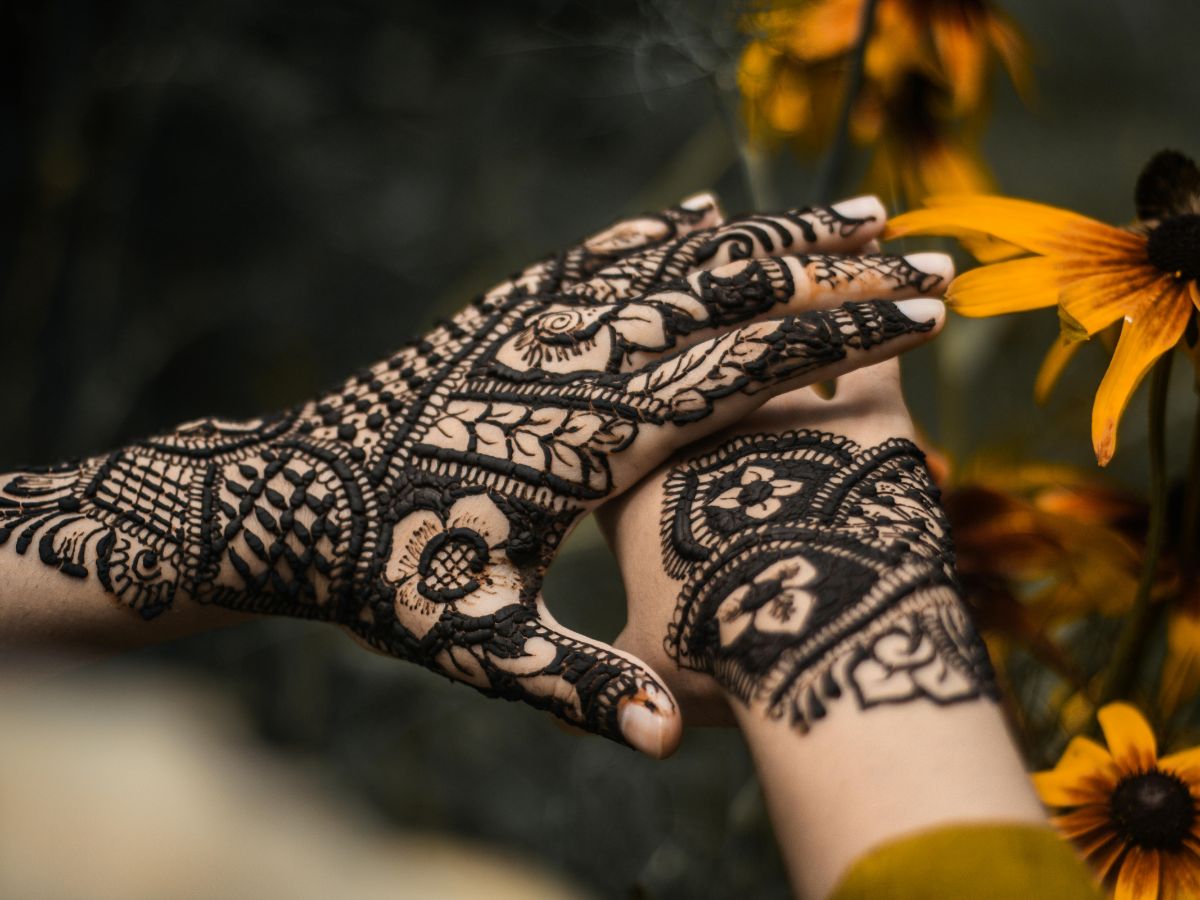 5-auspicious-sawan-mehndi-designs-for-unmarried-women-age-between-18-35 5 Auspicious Sawan Mehndi Designs For Unmarried Women - Photo Gallery