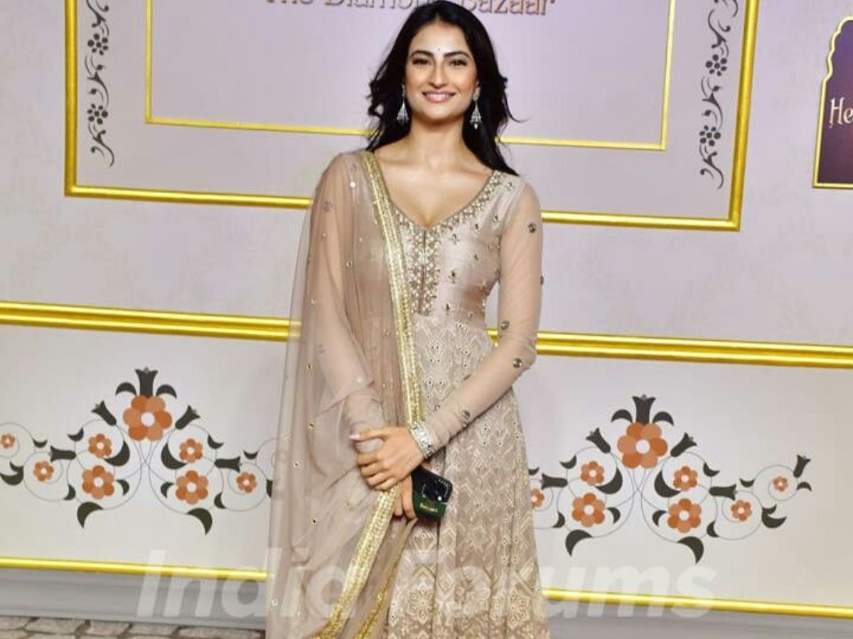 palak-tiwari-7-kurti-styles-a-fashion-disaster-fashionistas-are-shook Palak Tiwari 7 Kurti Styles a Fashion Disaster: Fashionistas Are Shook - Photo Gallery