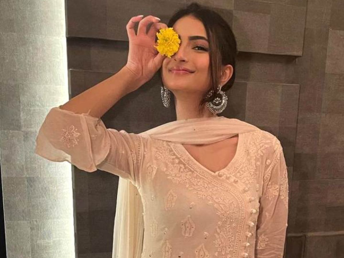 palak-tiwari-7-kurti-styles-a-fashion-disaster-fashionistas-are-shook Palak Tiwari 7 Kurti Styles a Fashion Disaster: Fashionistas Are Shook - Photo Gallery