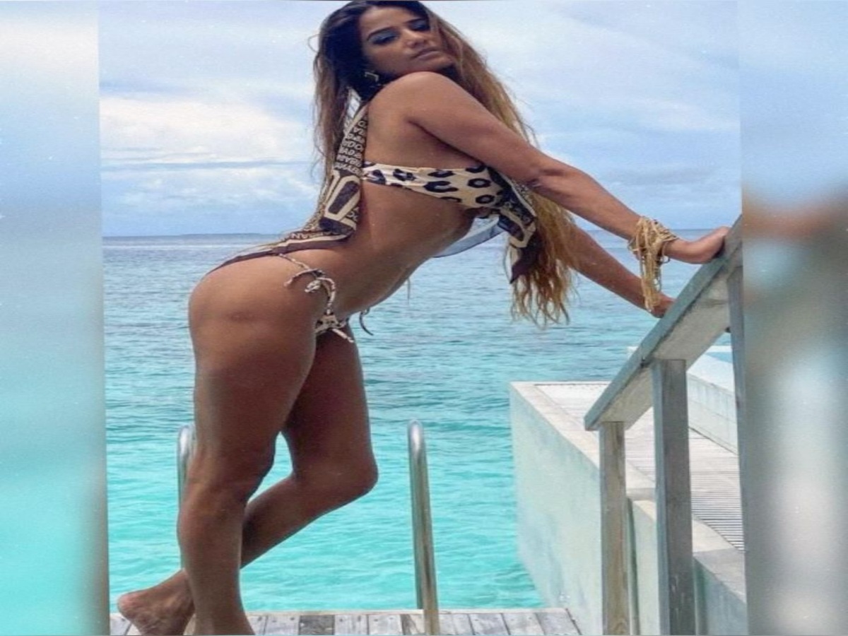 poonam-pandey-sizzles-in-a-stunning-bikini Poonam Pandey Sizzles in a Stunning Bikini - Photo Gallery
