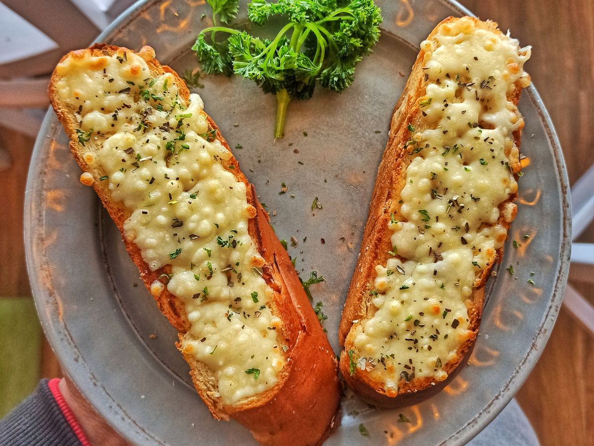 6 Ways To Include Whole Wheat Garlic Bread In Your Diet - Photo Gallery