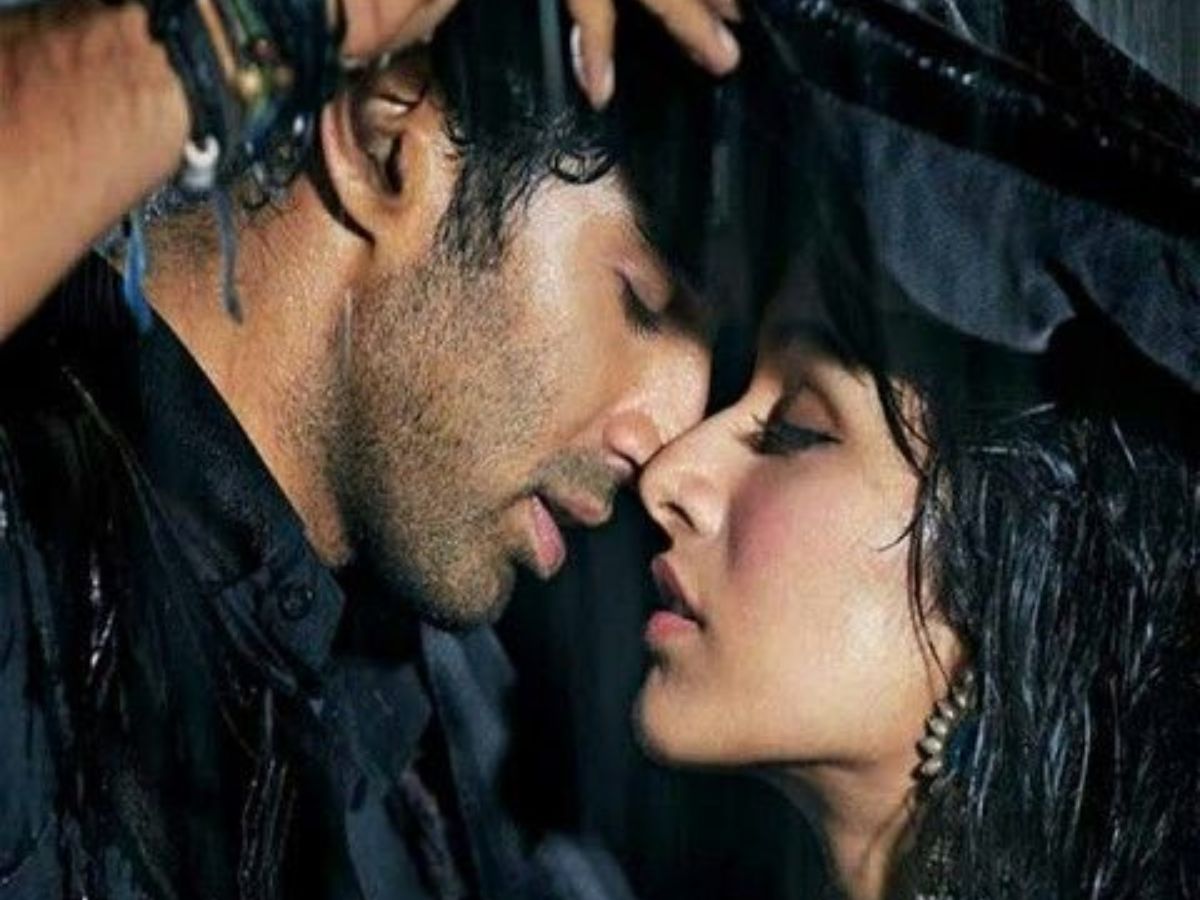 when-whether-got-wet-and-so-did-emotions-7-bollywood-movies-where-whether-played-the-main-character When Whether Got Wet And So Did Emotions: 7 Bollywood Movies Where Whether Played The Main Character - Photo Gallery