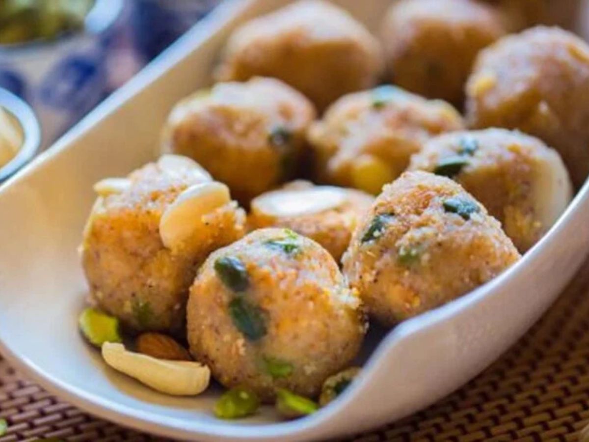 street-food-stories-must-try-local-dishes-across-up waregurgaon.com - Photo Gallery