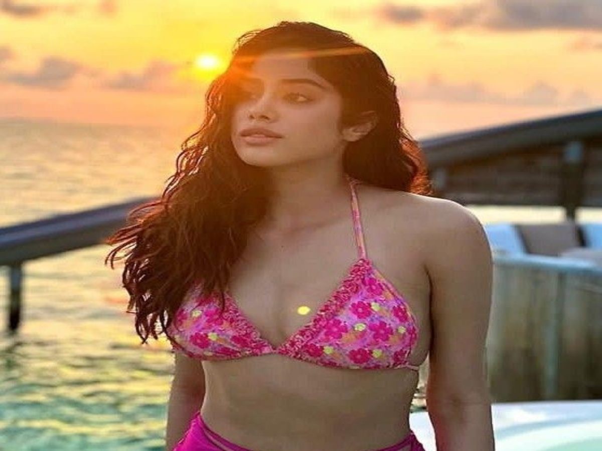 6-bollywood-actresses-who-dazzled-in-bikinis-this-year 6 Bollywood Actresses Who Dazzled in Bikinis This Year - Photo Gallery