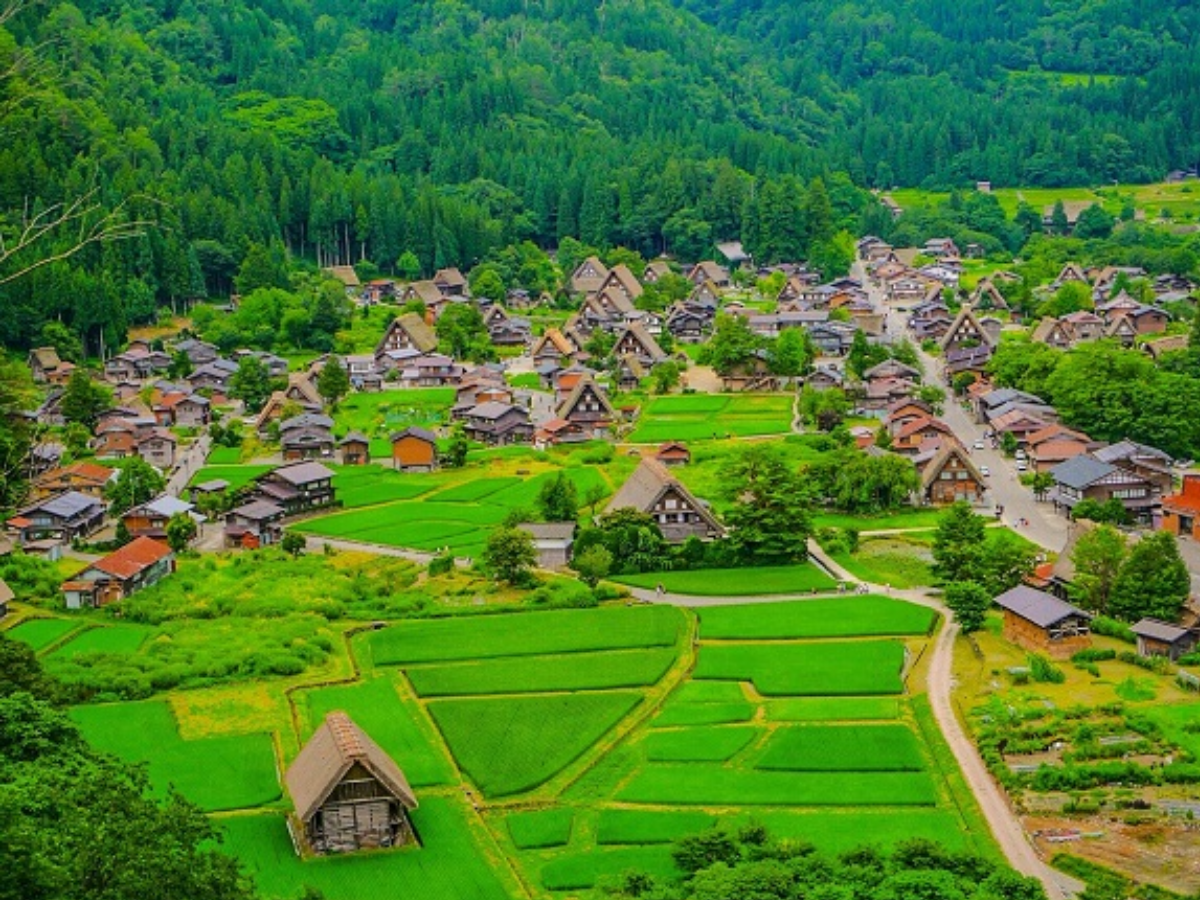 7-fairytale-villages-around-the-world-magical-spots-with-storybook-charm-timeless-beauty 7 Fairytale Villages Around the World: Magical Spots with Storybook Charm & Timeless Beauty - Photo Gallery