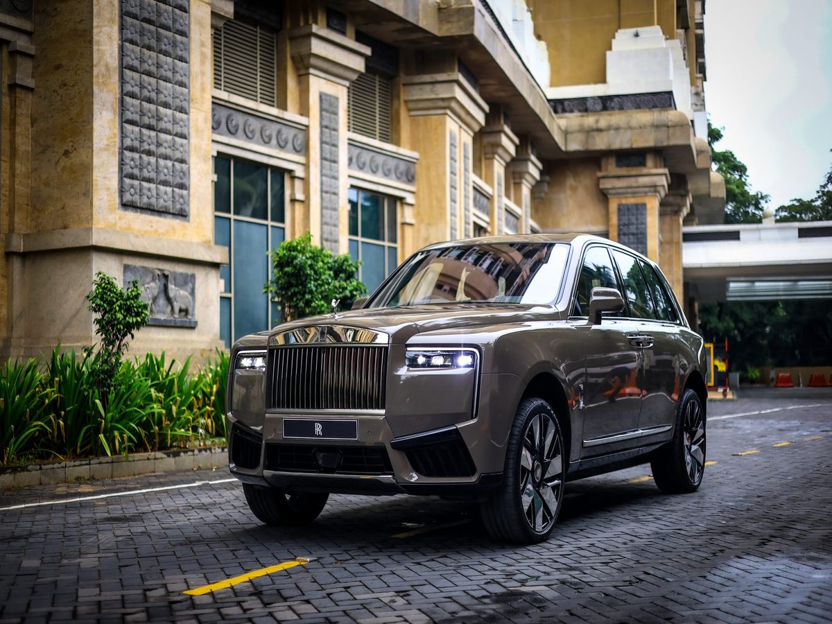 why-is-rolls-royce-so-expensive-discover-its-amazing-features Why Is Rolls-Royce So Expensive? Discover Its Amazing Features. - Photo Gallery