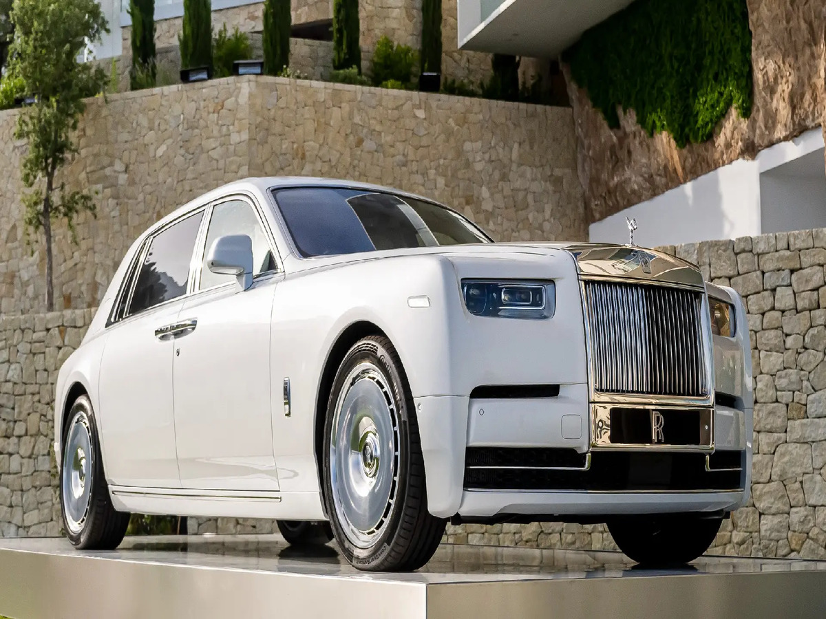 why-is-rolls-royce-so-expensive-discover-its-amazing-features Why Is Rolls-Royce So Expensive? Discover Its Amazing Features. - Photo Gallery