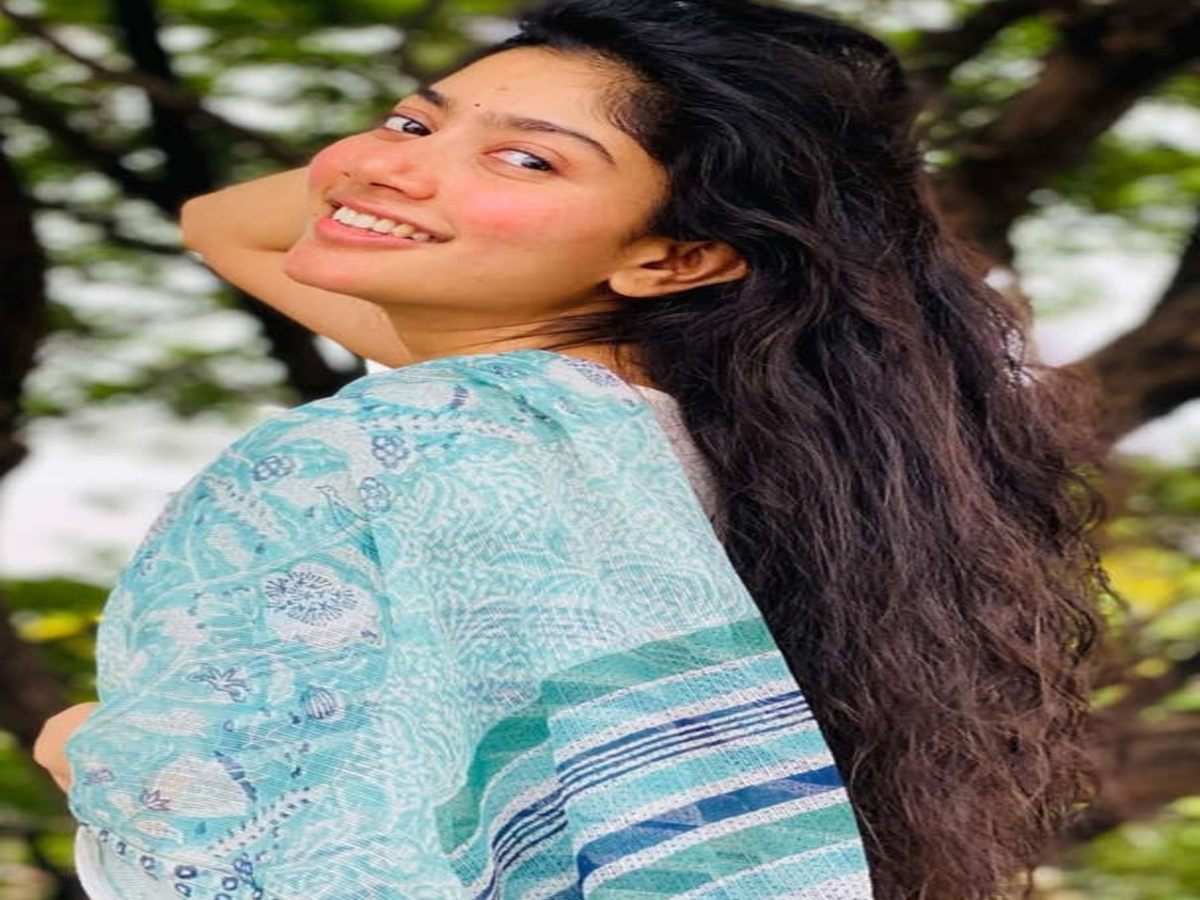 sai-pallavis-iconic-saree-styles-that-sparked-a-fashion-trend Sai Pallavi’s Iconic Saree Styles That Sparked a Fashion Trend - Photo Gallery