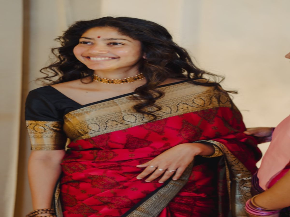 sai-pallavis-iconic-saree-styles-that-sparked-a-fashion-trend Sai Pallavi’s Iconic Saree Styles That Sparked a Fashion Trend - Photo Gallery