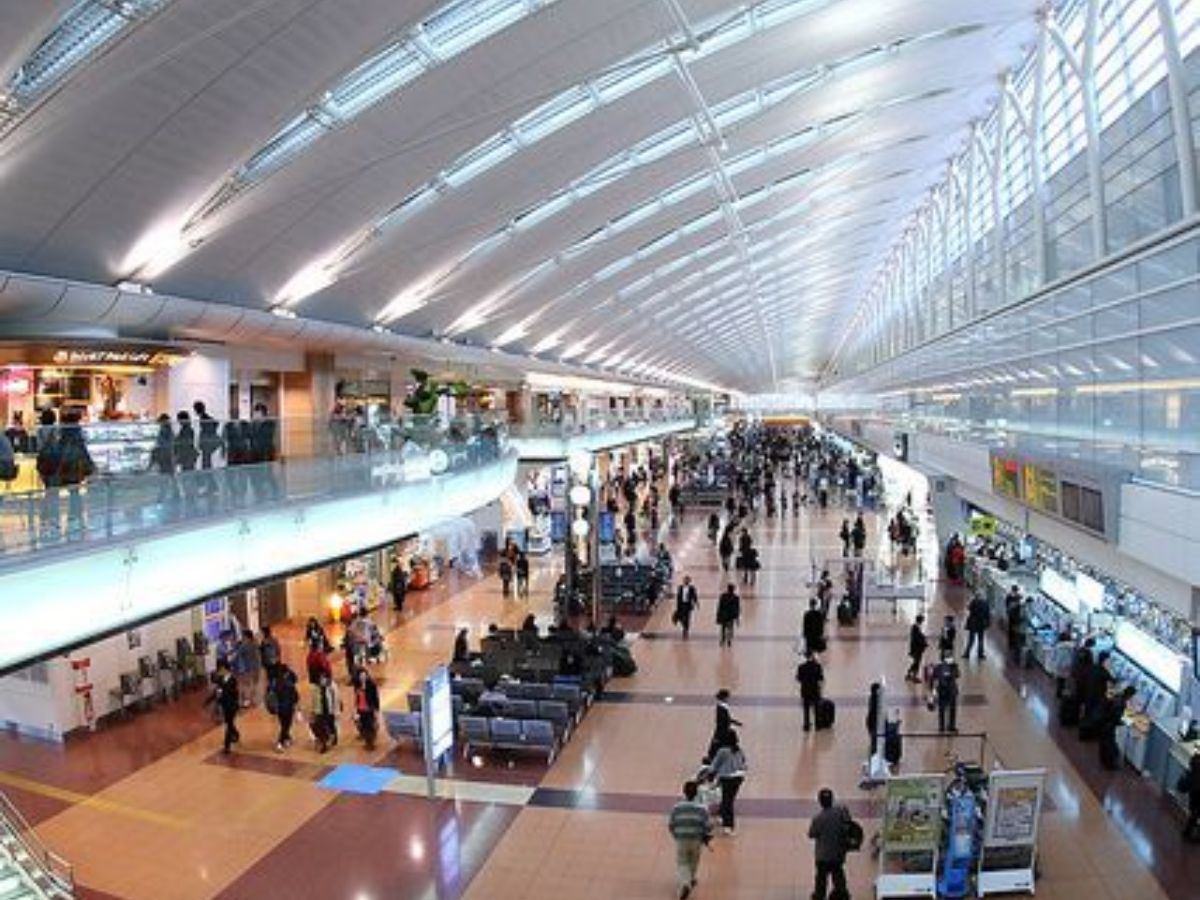 top-10-airports-for-world-class-shopping-in-2025-where-travel-meets-luxury Top 10 Airports For World-Class Shopping in 2025: Where Travel Meets Luxury - Photo Gallery