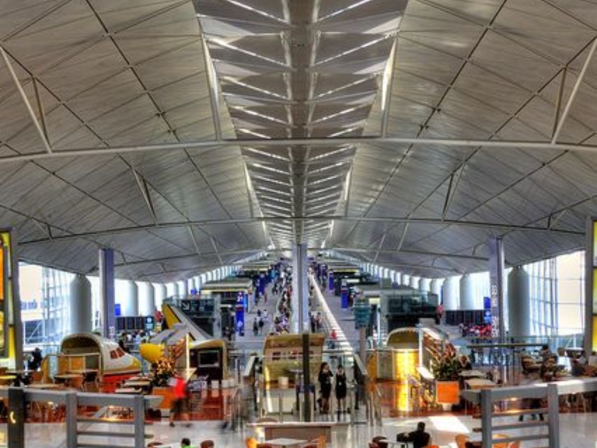 top-10-airports-for-world-class-shopping-in-2025-where-travel-meets-luxury Top 10 Airports For World-Class Shopping in 2025: Where Travel Meets Luxury - Photo Gallery