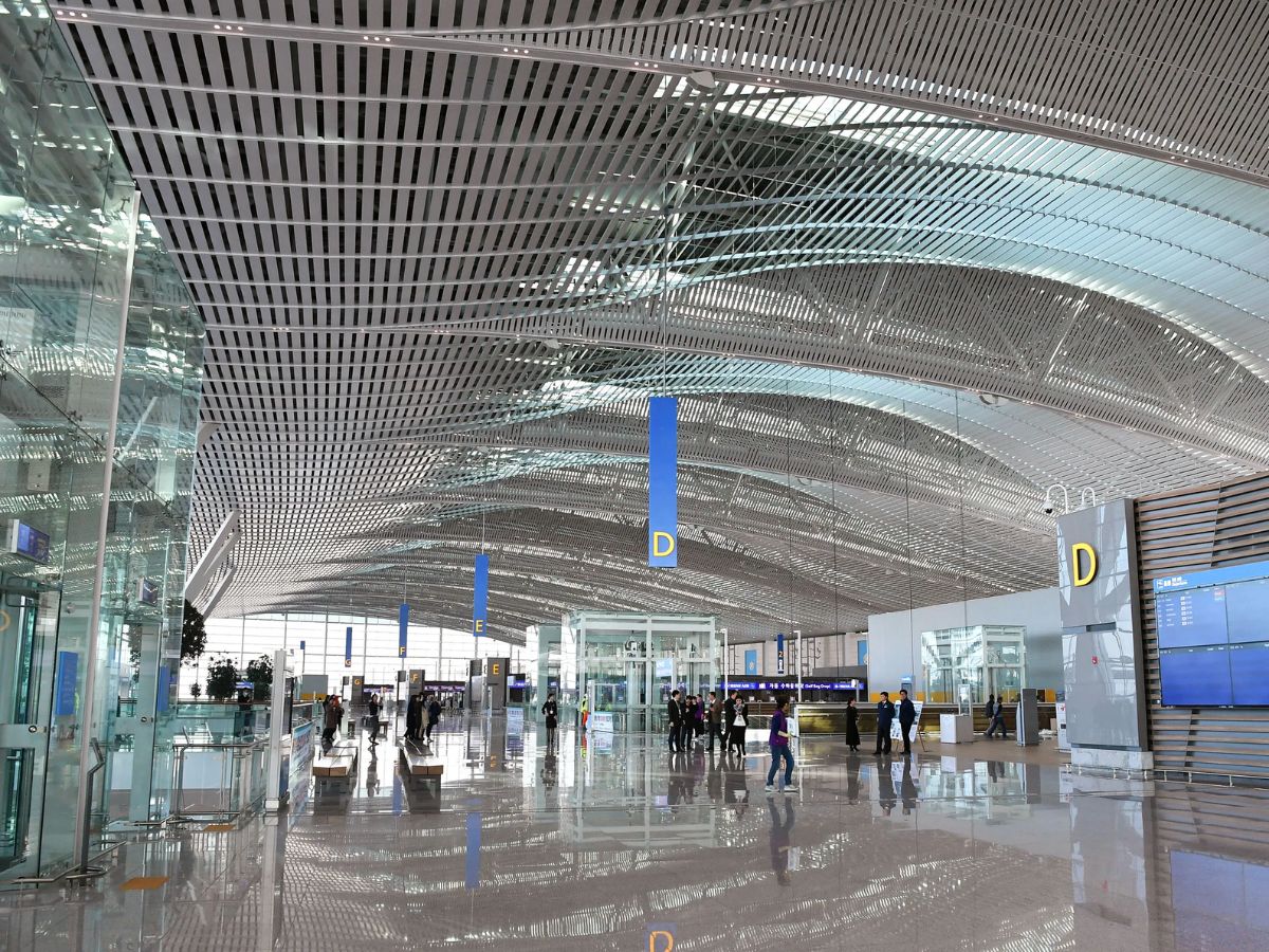 top-10-airports-for-world-class-shopping-in-2025-where-travel-meets-luxury Top 10 Airports For World-Class Shopping in 2025: Where Travel Meets Luxury - Photo Gallery