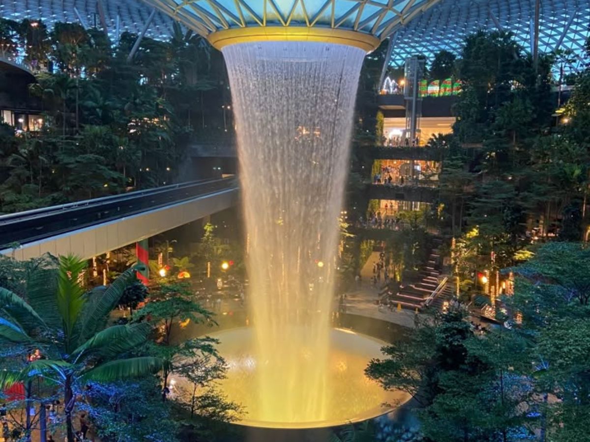 top-10-airports-for-world-class-shopping-in-2025-where-travel-meets-luxury Top 10 Airports For World-Class Shopping in 2025: Where Travel Meets Luxury - Photo Gallery