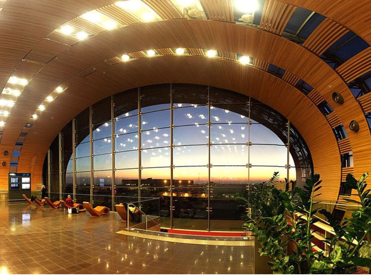 top-10-airports-for-world-class-shopping-in-2025-where-travel-meets-luxury Top 10 Airports For World-Class Shopping in 2025: Where Travel Meets Luxury - Photo Gallery