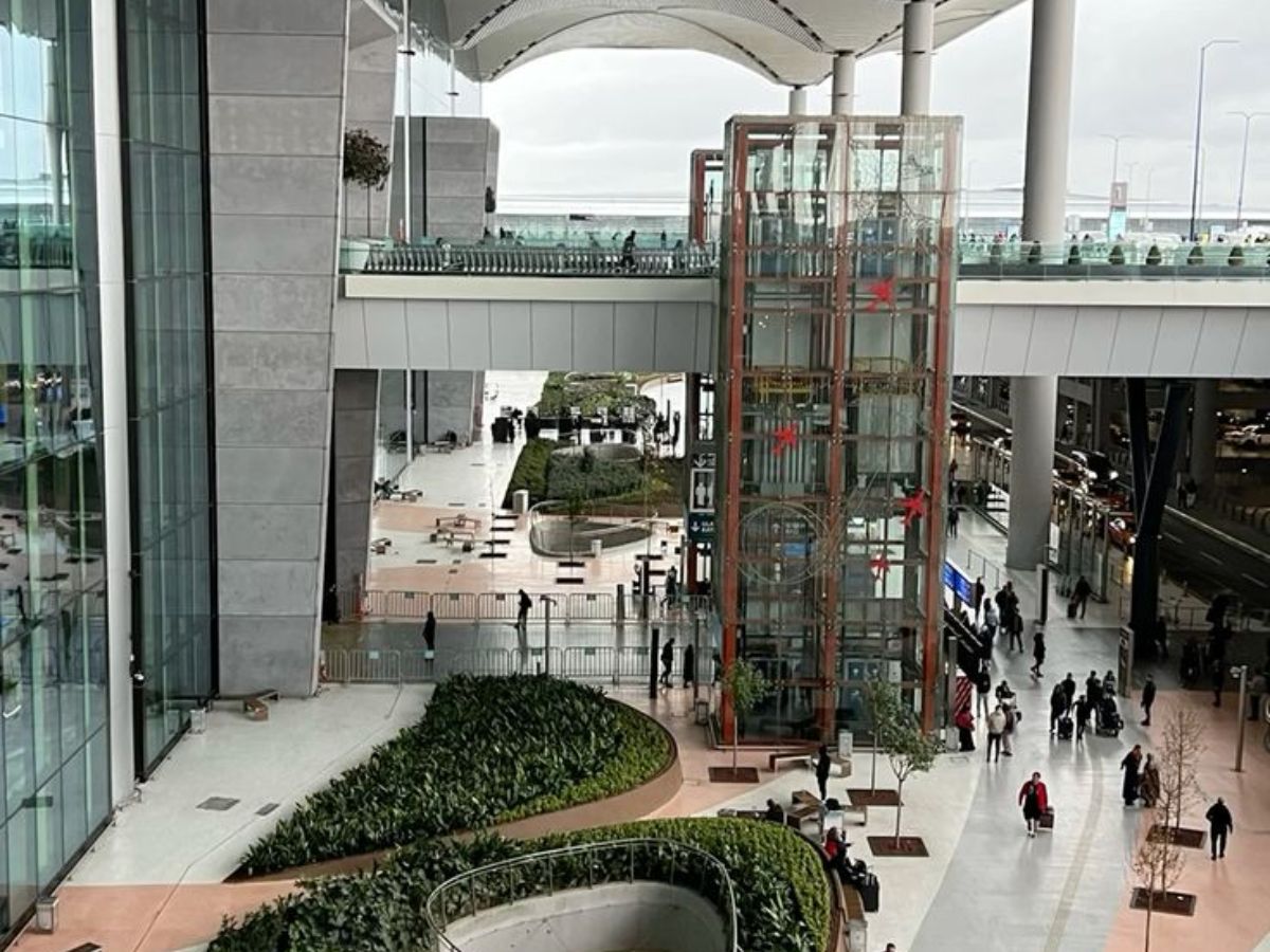 top-10-airports-for-world-class-shopping-in-2025-where-travel-meets-luxury Top 10 Airports For World-Class Shopping in 2025: Where Travel Meets Luxury - Photo Gallery