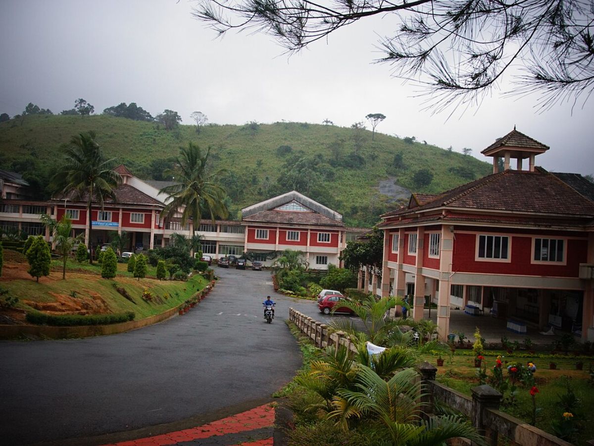 10-stunning-hill-stations-near-kerala-chill-out-this-summer-and-escape-to-the-hills-offers-refreshing-escape-from-the-tropical-heat 10 Stunning Hill Stations Near Kerala: Chill Out This Summer and Escape To The Hills - Photo Gallery