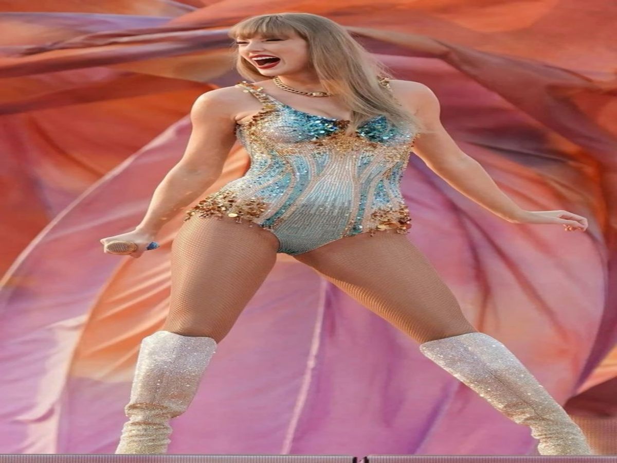 taylor-swifts-most-daring-on-tour-fashion-choices-explore-her-striking-styles Taylor Swift’s Most Daring On-Tour Fashion Choices – Explore Her Striking Styles - Photo Gallery