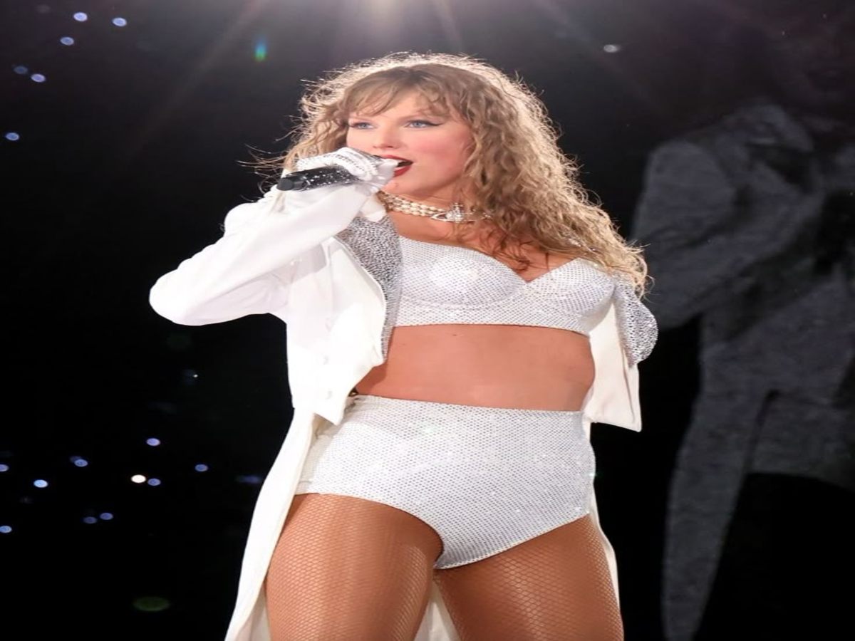 taylor-swifts-most-daring-on-tour-fashion-choices-explore-her-striking-styles Taylor Swift’s Most Daring On-Tour Fashion Choices – Explore Her Striking Styles - Photo Gallery