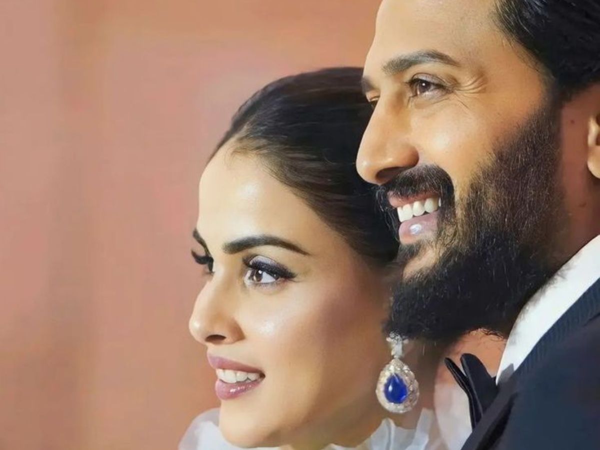genelia-and-riteish-deshmukh-7-adorable-moments-captured-in-this-lovely-gallery-from-playful-pda-to-event-appreances Genelia And Riteish Deshmukh: 7 Adorable Moments Captured In This Lovely Gallery