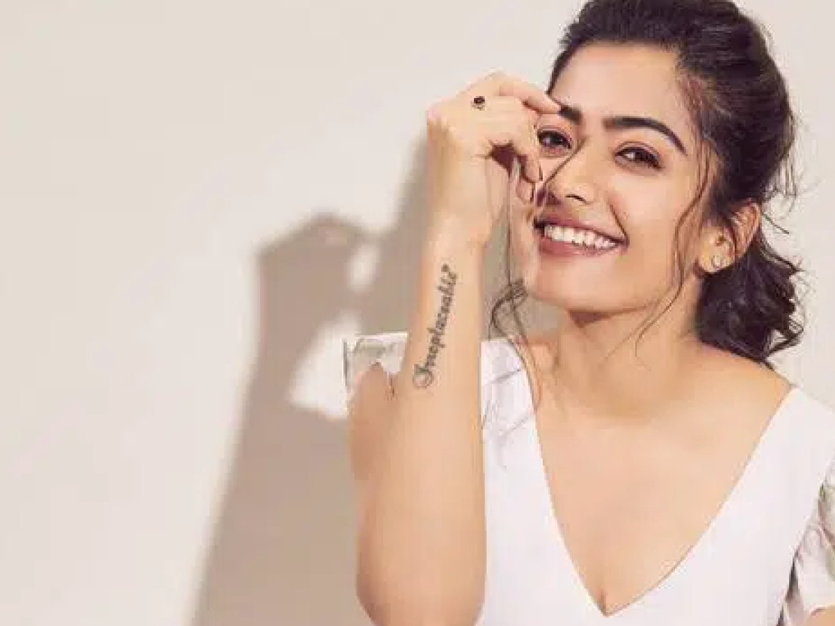 rashmika-mandanna-looks-sizzling-in-these-bold-beautiful-pics-you-just-cant-miss-them Rashmika Mandanna Looks Sizzling in These Bold & Beautiful Pics You Just Can’t Miss Them - Photo Gallery