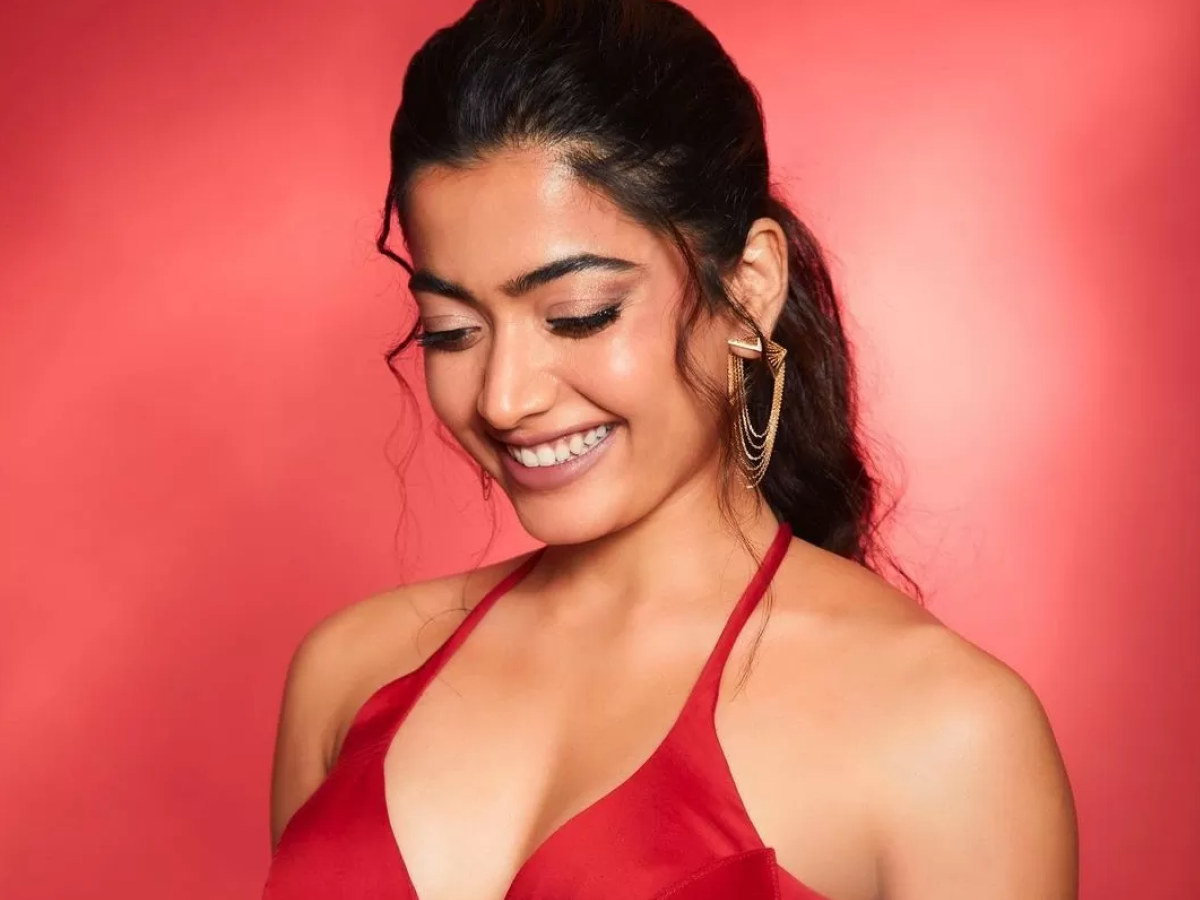 rashmika-mandanna-looks-sizzling-in-these-bold-beautiful-pics-you-just-cant-miss-them Rashmika Mandanna Looks Sizzling in These Bold & Beautiful Pics You Just Can’t Miss Them - Photo Gallery