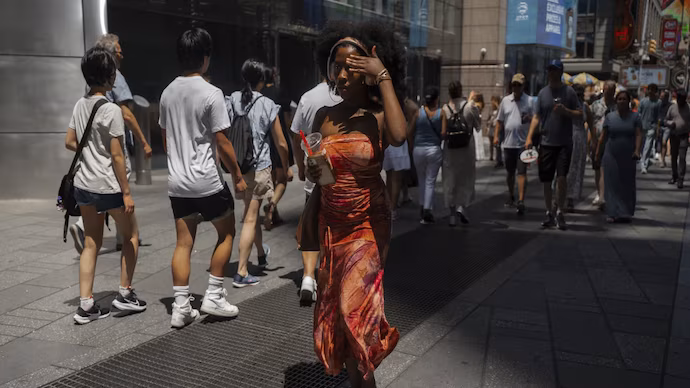 Europe Gripped by Intense Heatwave in Summer 2025 - Photo Gallery