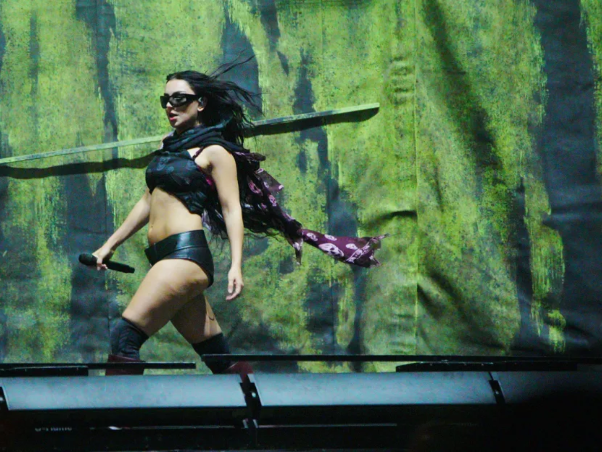 the-most-iconic-performances-at-glastonbury-music-festival-2025-in-pics The Most Iconic Performances At Glastonbury Music Festival 2025: In Pics - Photo Gallery
