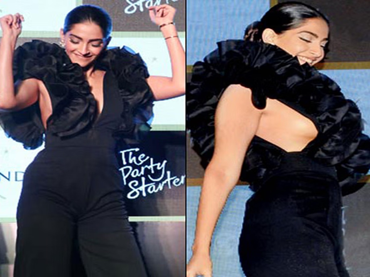 bollywood-blushes-7-unforgettable-on-screen-off-screen-embarrassing-moments Bollywood Blushes: 7 Unforgettable On-Screen & Off-Screen embarrassing Moments - Photo Gallery