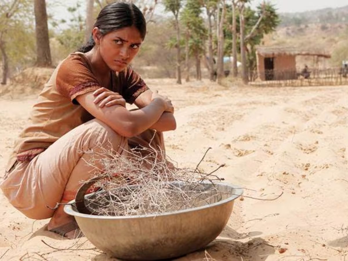 happy-birthday-mrunal-thakur-from-kumkum-bhagya-to-son-of-sardaar-2-bollywood-journey-net-worth-career-movies Mrunal Thakur Birthday Special: From Kumkum Bhagya to Son of Sardaar 2, A Look at Her Inspiring Bollywood Journey - Photo Gallery