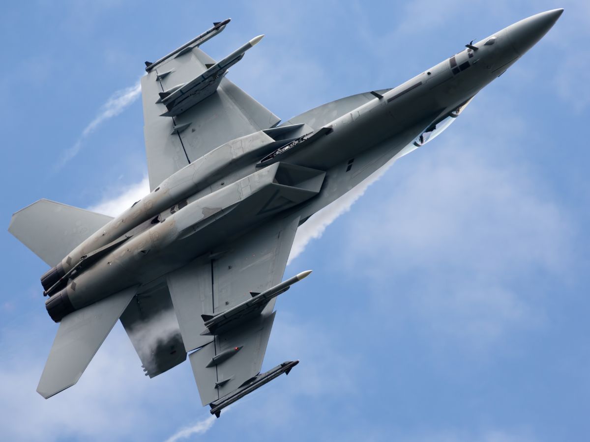 fighter-jets-so-loud-they-can-shatter-windows-miles-away-f22-f35-su35-mig21-jet-noise-db 5 Fighter Jets So Loud They Could Crack Windows From Miles Away - Photo Gallery