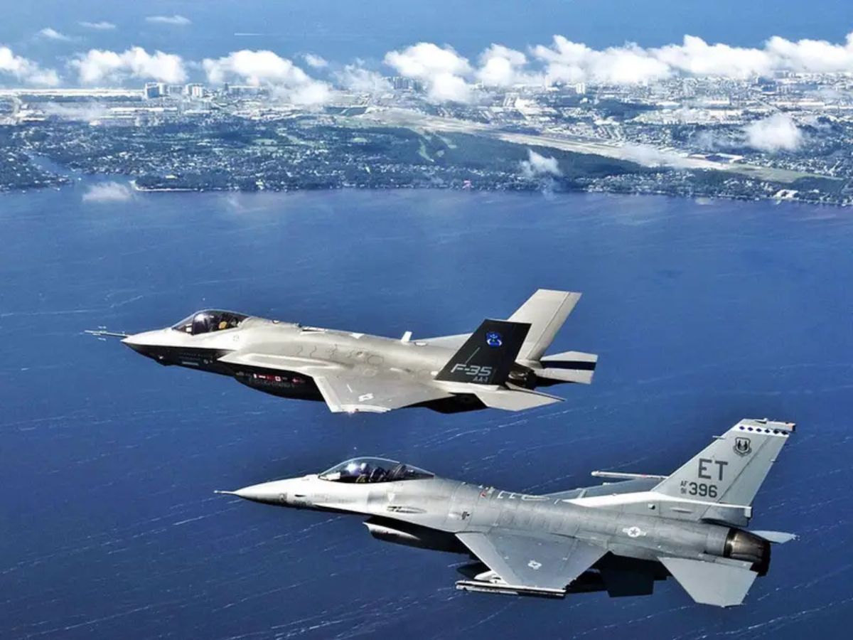 fighter-jets-so-loud-they-can-shatter-windows-miles-away-f22-f35-su35-mig21-jet-noise-db 5 Fighter Jets So Loud They Could Crack Windows From Miles Away - Photo Gallery